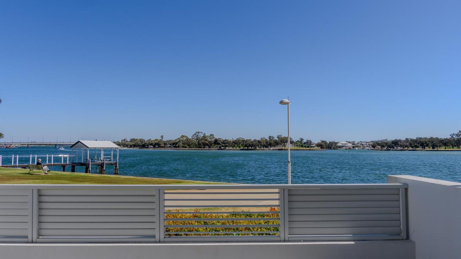 Seapoint 102 Apartment Мандура Екстериор снимка