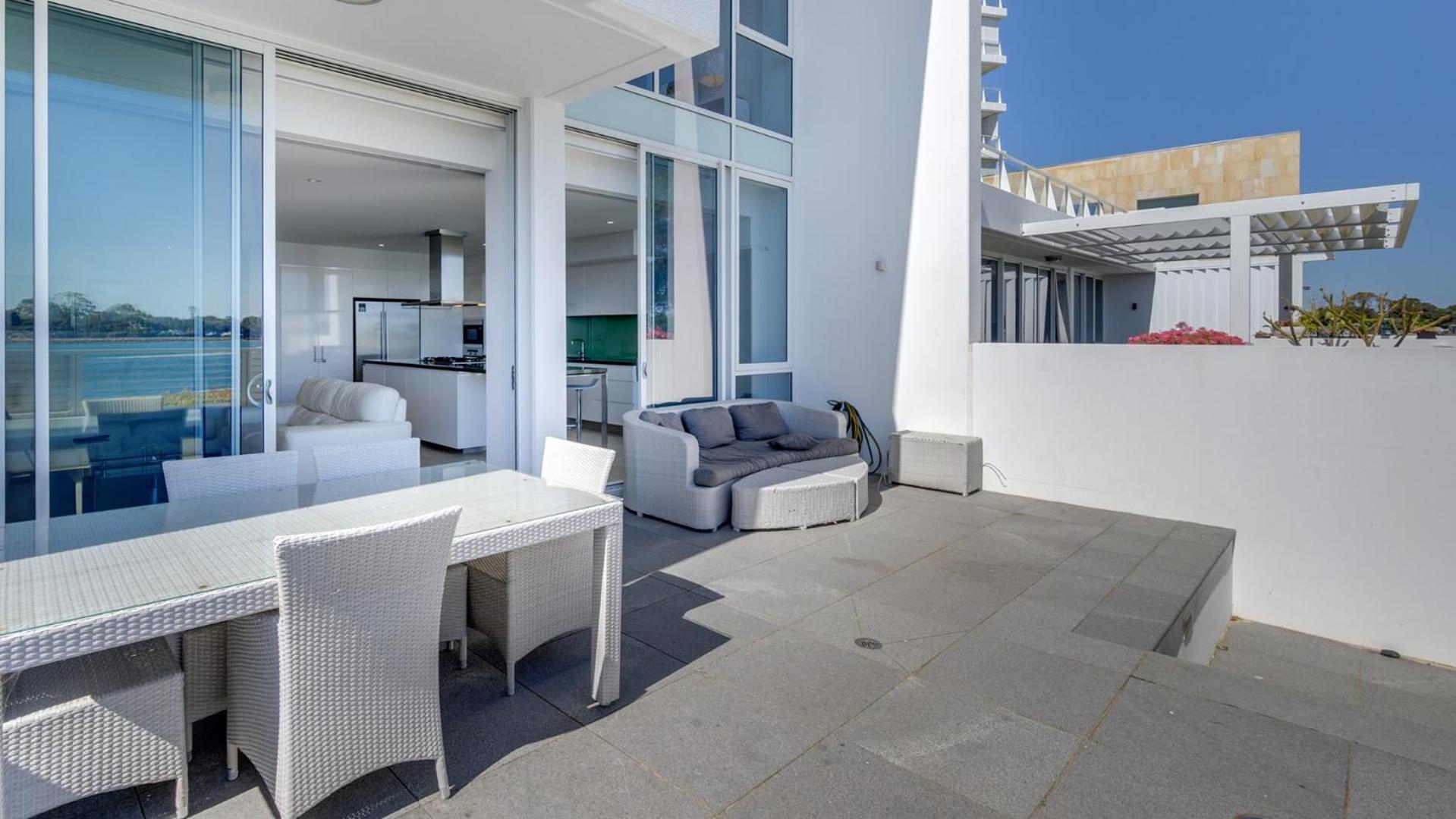 Seapoint 102 Apartment Мандура Екстериор снимка